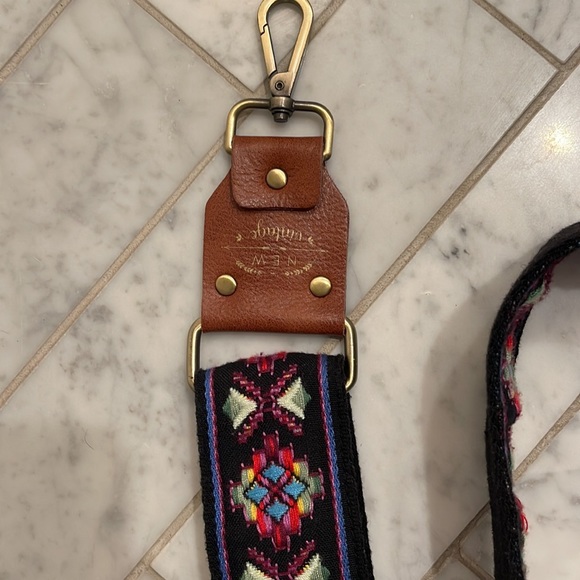 Adjustable cross body strap for bag. - Picture 4 of 5